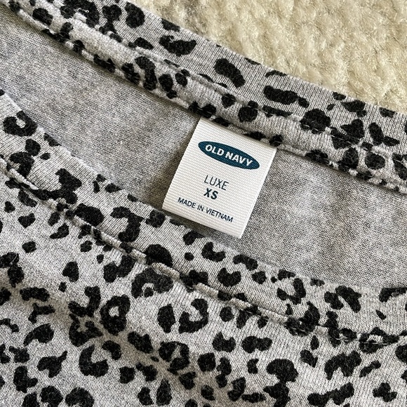Old Navy Cheetah Print Luxe T-Shirt XS - Picture 2 of 3